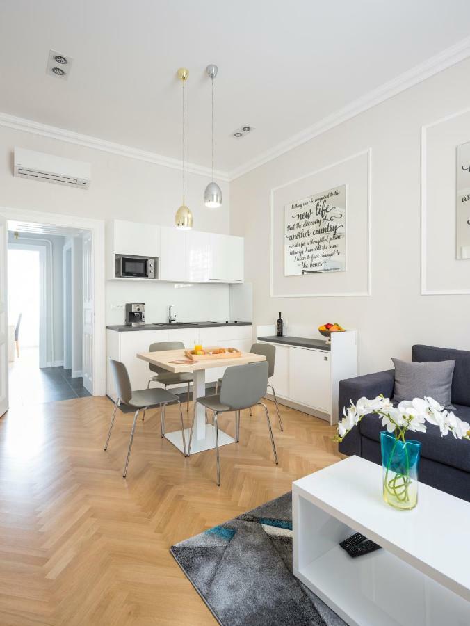 White Rose Apartment Zagabria Esterno foto