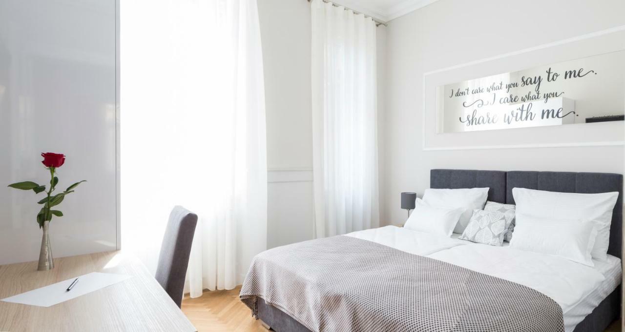 White Rose Apartment Zagabria Esterno foto