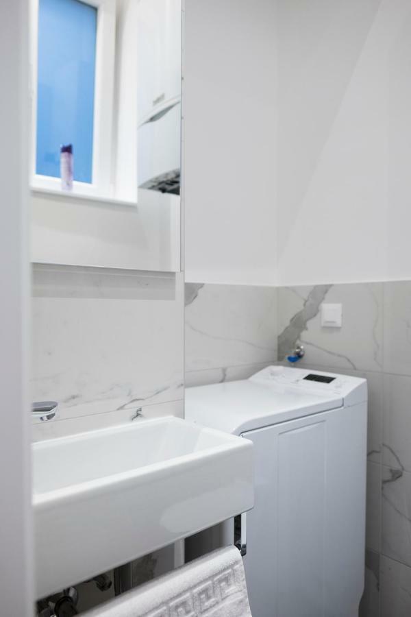 White Rose Apartment Zagabria Esterno foto