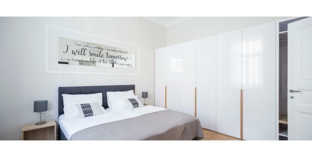 White Rose Apartment Zagabria Esterno foto